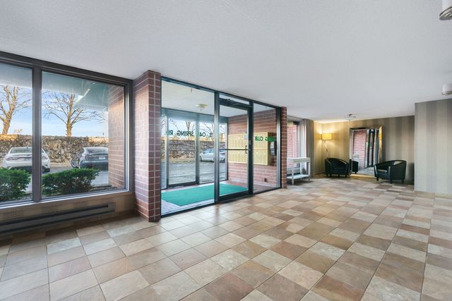 1S045 Spring Road 1D, Oakbrook Terrace, IL 60181