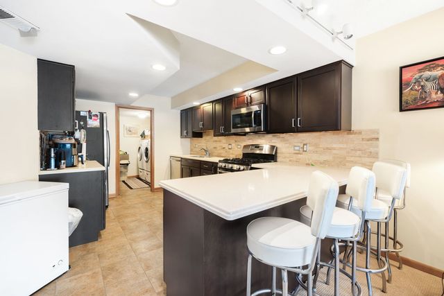 1S045 Spring Road 1D, Oakbrook Terrace, IL 60181