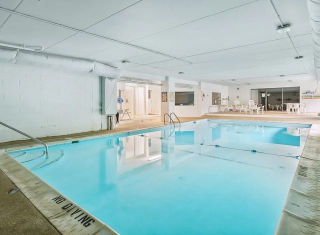 1S045 Spring Road 1D, Oakbrook Terrace, IL 60181