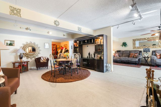 1S045 Spring Road 1D, Oakbrook Terrace, IL 60181