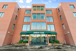 1S045 Spring Road 1D, Oakbrook Terrace, IL 60181