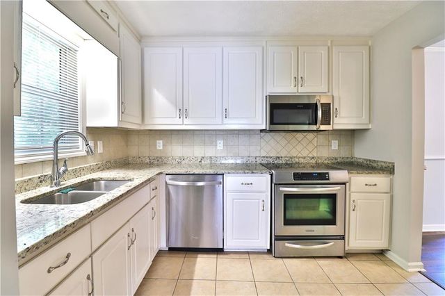 353 Fall View Court, Winder, GA 30680