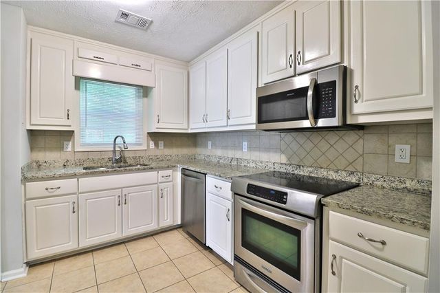 353 Fall View Court, Winder, GA 30680