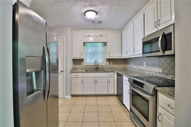 353 Fall View Court, Winder, GA 30680