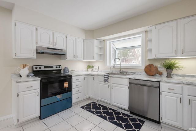 53160 Nadine Street, South Bend, IN 46637