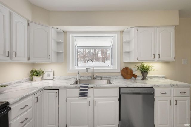 53160 Nadine Street, South Bend, IN 46637