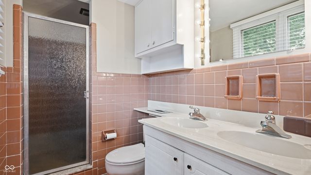 6453 Green Leaves Road, Indianapolis, IN 46220