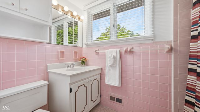 6453 Green Leaves Road, Indianapolis, IN 46220