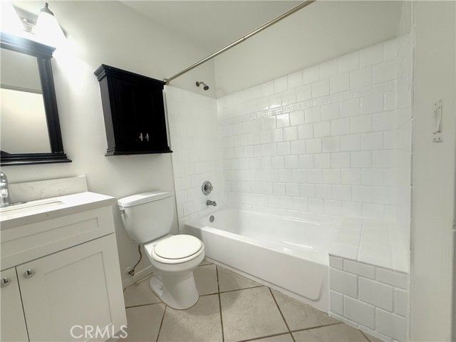 21047 Runnymede Street, Canoga Park (los Angeles), CA 91303