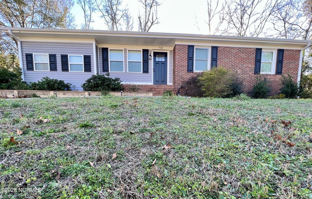 709 Lorraine Circle, Wilmington, NC 28412