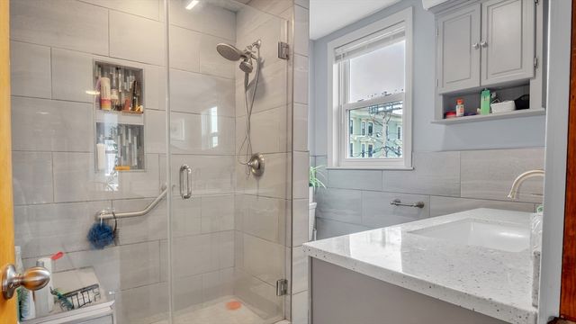 53 Bow 2, Somerville, MA 02143
