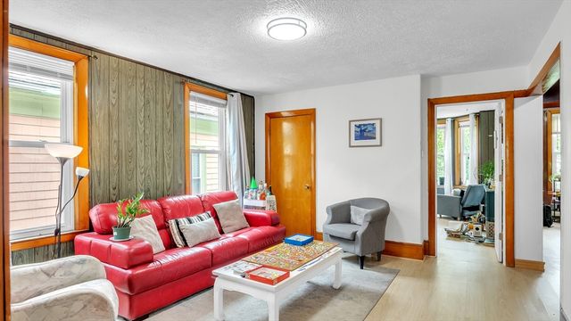 53 Bow 2, Somerville, MA 02143