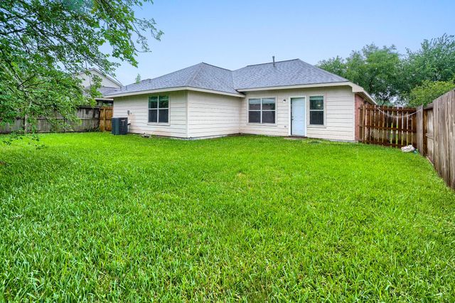 548 Small Cedar Drive, League City, TX 77573