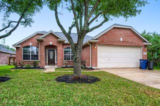 548 Small Cedar Drive, League City, TX 77573