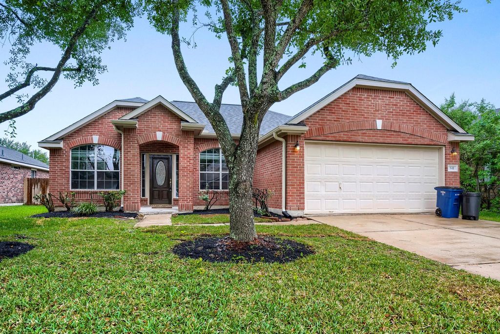 548 Small Cedar Drive, League City, TX 77573