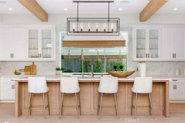 521 12th, Huntington Beach, CA 92648