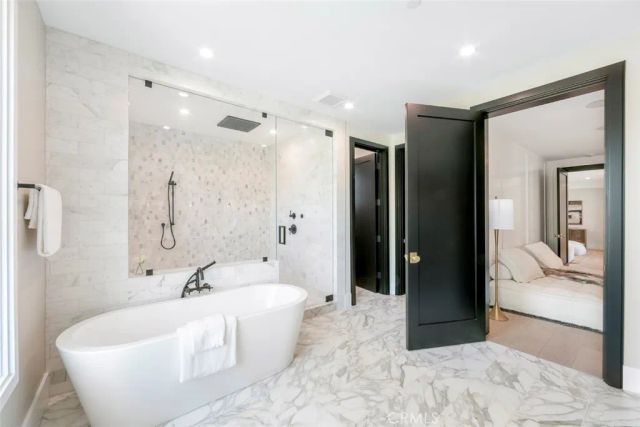 521 12th, Huntington Beach, CA 92648