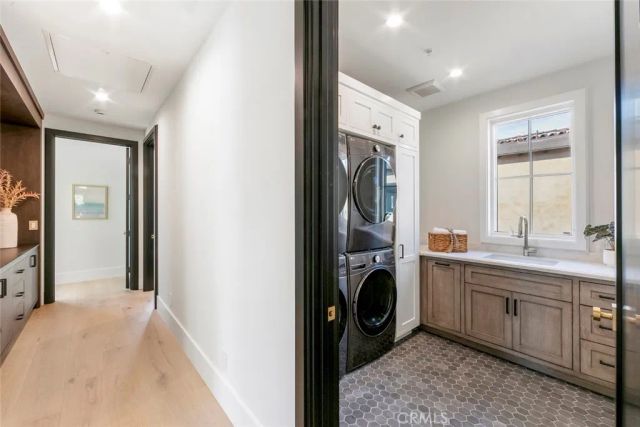 521 12th, Huntington Beach, CA 92648