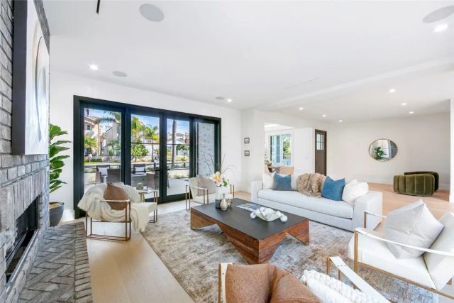 521 12th, Huntington Beach, CA 92648