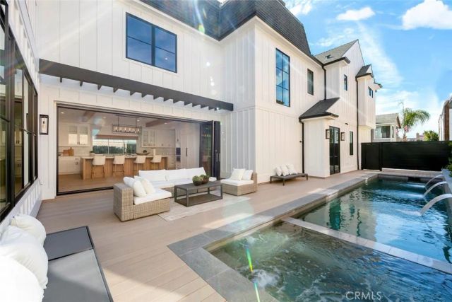 521 12th, Huntington Beach, CA 92648