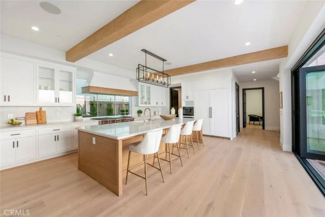 521 12th, Huntington Beach, CA 92648