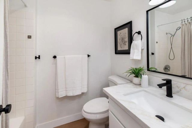 4085 Crystal Dawn 201, San Diego, CA 92122