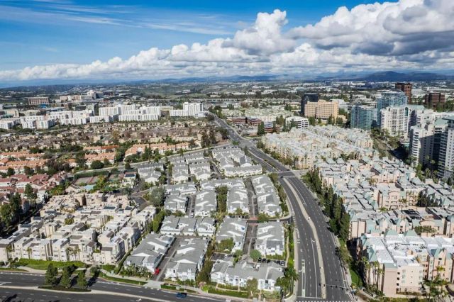 4085 Crystal Dawn 201, San Diego, CA 92122