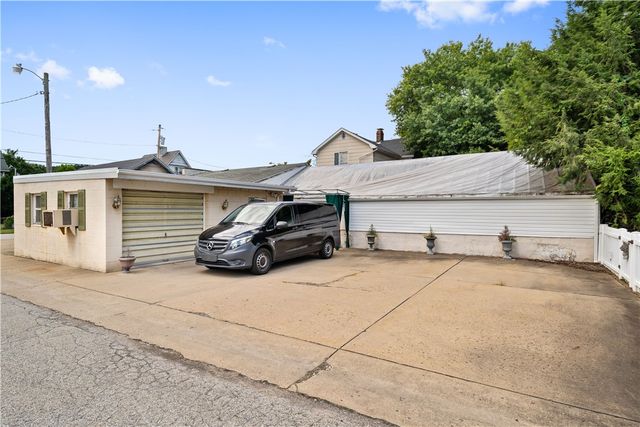 305-307 S Sixth St, West Newton, PA 15089