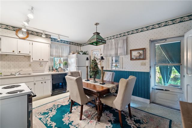 305-307 S Sixth St, West Newton, PA 15089