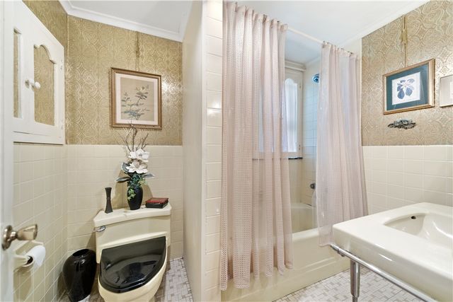 305-307 S Sixth St, West Newton, PA 15089