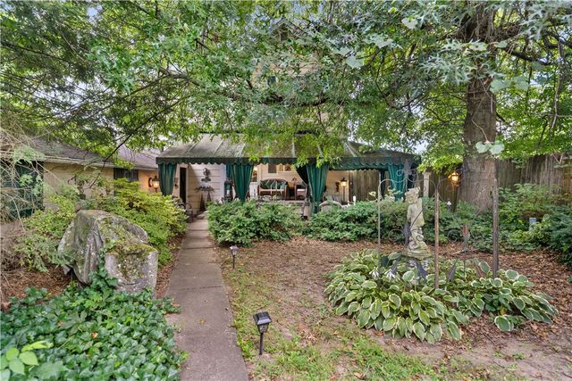 305-307 S Sixth St, West Newton, PA 15089