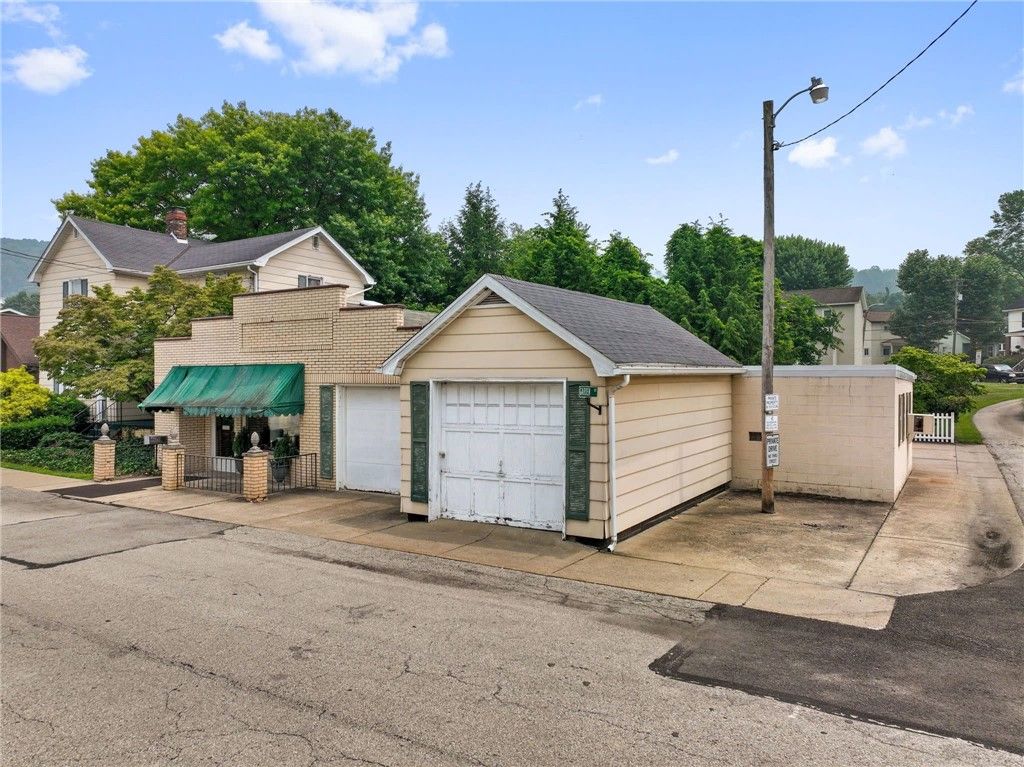 305-307 S Sixth St, West Newton, PA 15089