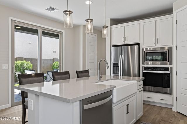 1939 W LARIAT Lane, Phoenix, AZ 85085