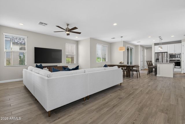 1939 W LARIAT Lane, Phoenix, AZ 85085