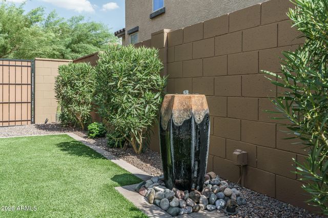 1939 W LARIAT Lane, Phoenix, AZ 85085