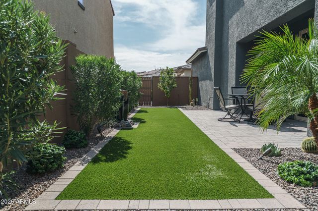 1939 W LARIAT Lane, Phoenix, AZ 85085