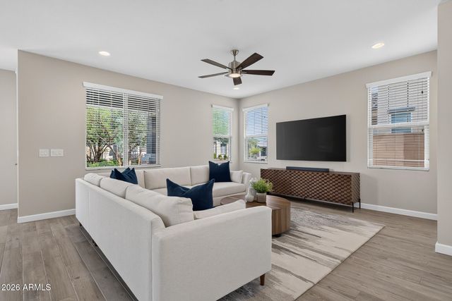1939 W LARIAT Lane, Phoenix, AZ 85085