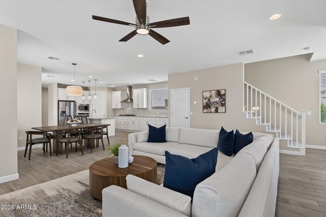 1939 W LARIAT Lane, Phoenix, AZ 85085