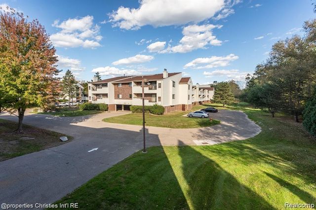 30414 Orchard Lake Road 13, Farmington Hills, MI 48334