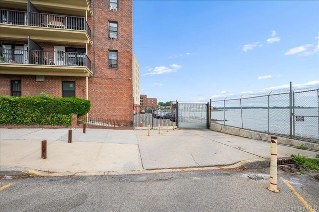 1130 Stadium Avenue 1J, Bronx, NY 10465