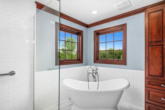 2827 Parkwood Lane, Duluth, MN 55811
