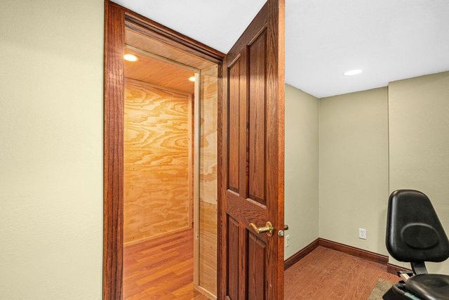 2827 Parkwood Lane, Duluth, MN 55811