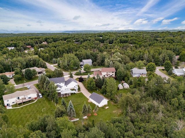 2827 Parkwood Lane, Duluth, MN 55811