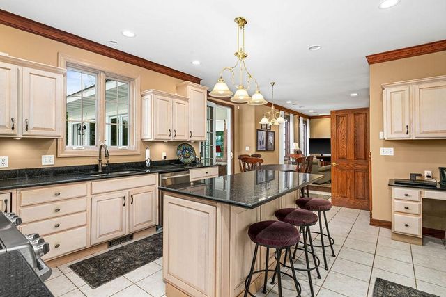 2827 Parkwood Lane, Duluth, MN 55811