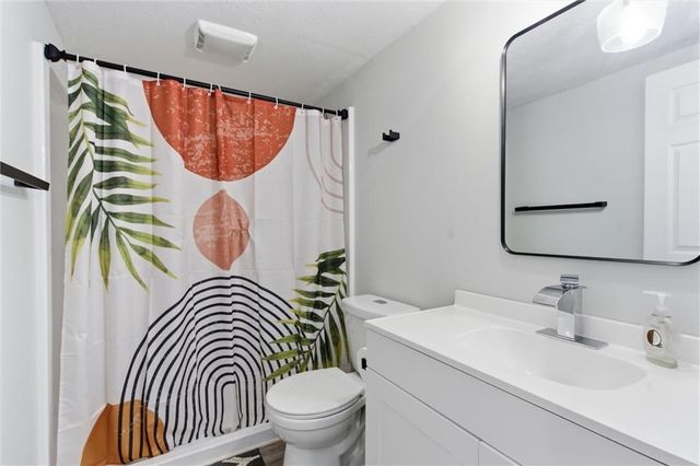 9113 E 83rd Place, Raytown, MO 64138