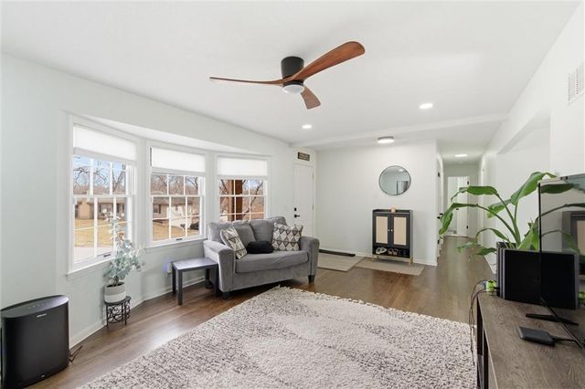 9113 E 83rd Place, Raytown, MO 64138