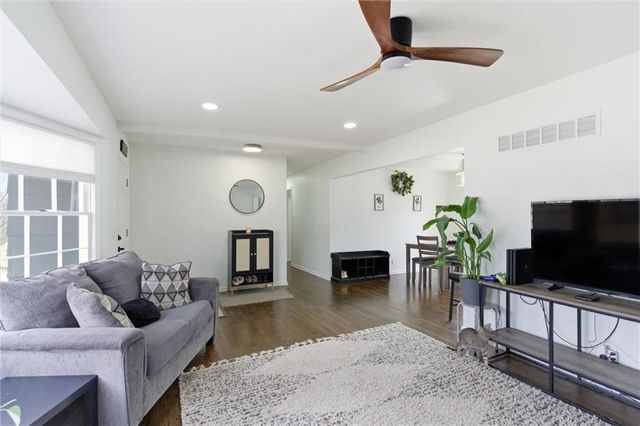 9113 E 83rd Place, Raytown, MO 64138