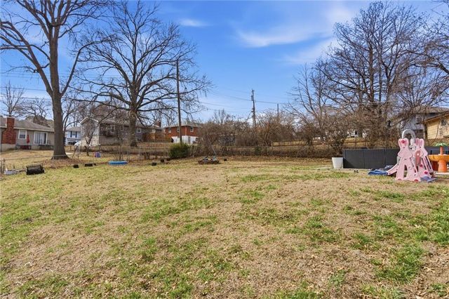 9113 E 83rd Place, Raytown, MO 64138