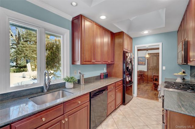 5 Cedar Lane, Setauket, NY 11733