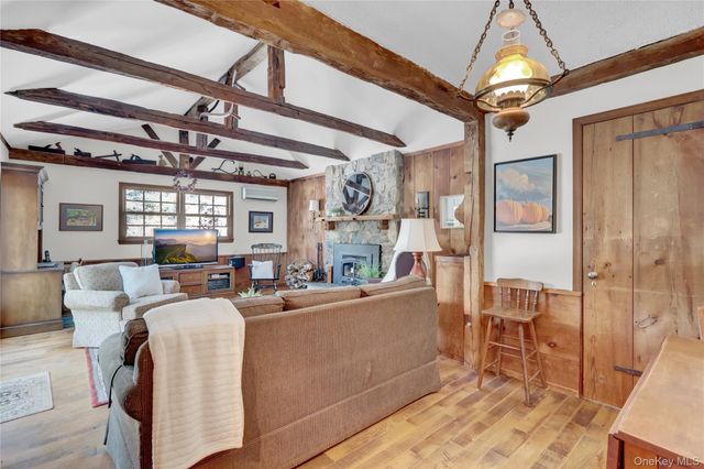 5 Cedar Lane, Setauket, NY 11733